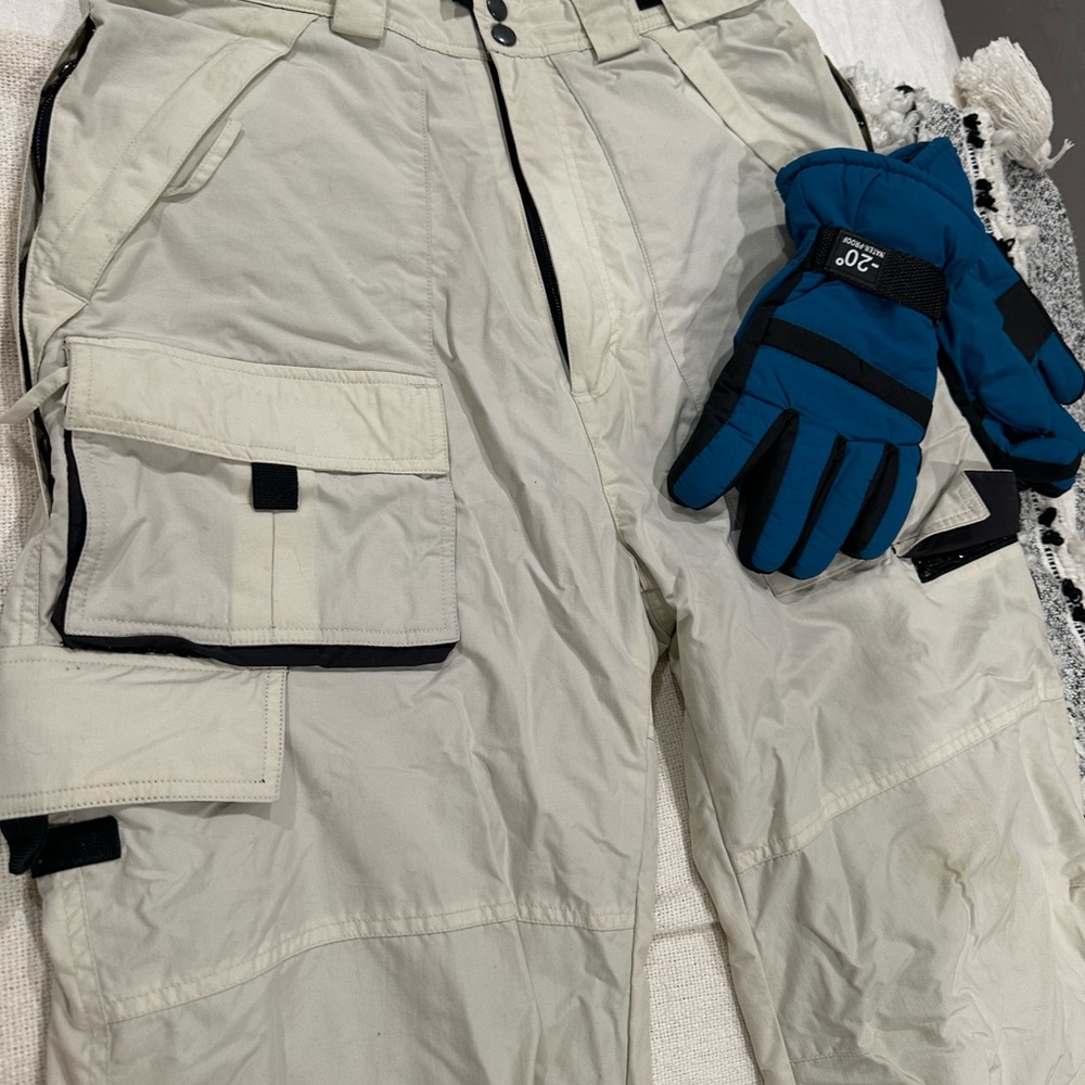 Ski snowboard pants and gloves combo!! Fits a women's M. - Picture 2 of 10